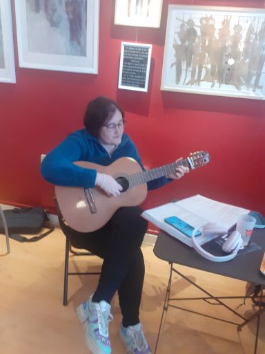 Louve furieuse, compositrice et interprète